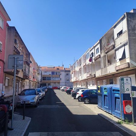 Lisbon Traditional T2 With Balcony In Damaia, Lisbon アマドーラ エクステリア 写真