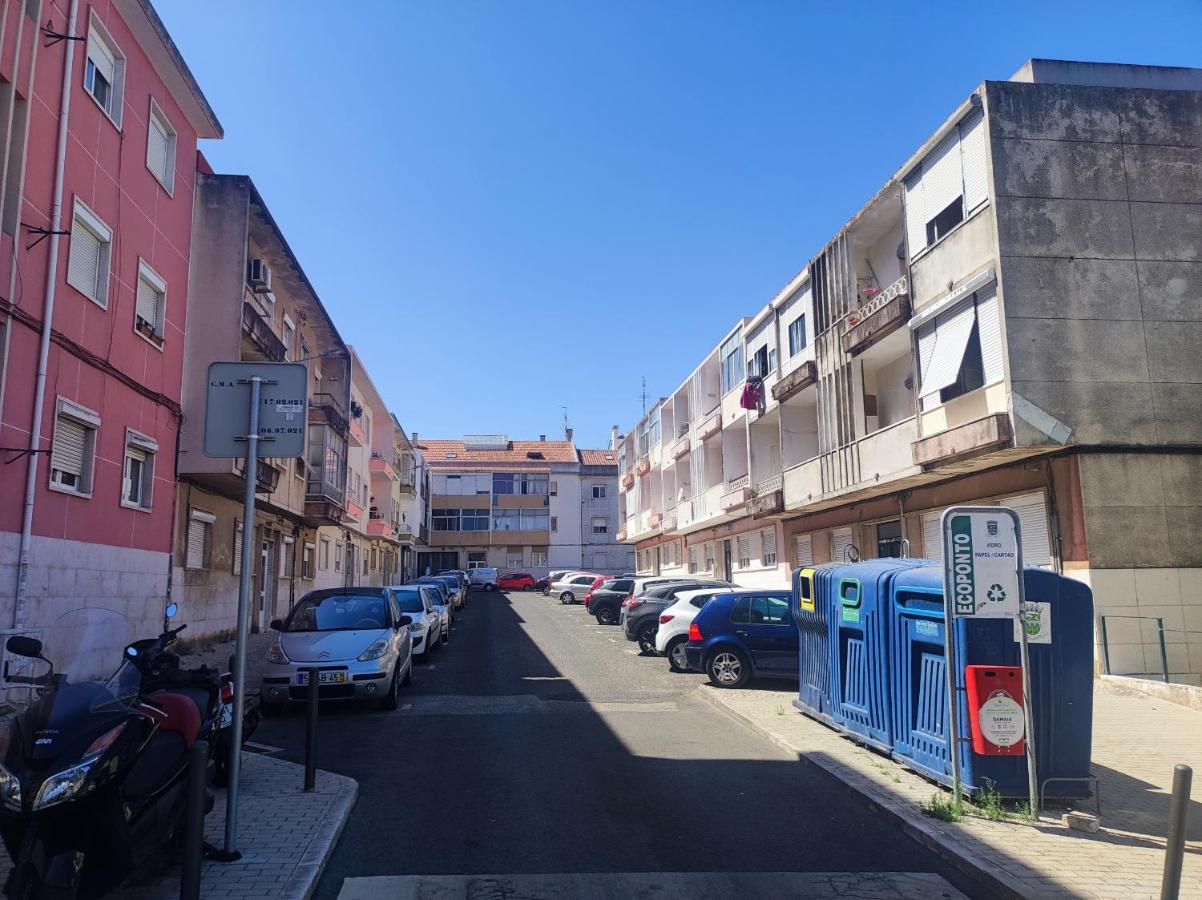 Lisbon Traditional T2 With Balcony In Damaia, Lisbon アマドーラ エクステリア 写真